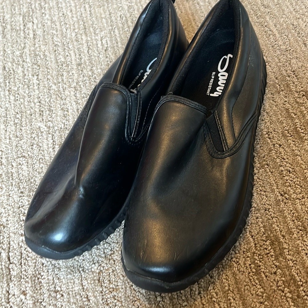 Savvy slip resistant shoe size 10